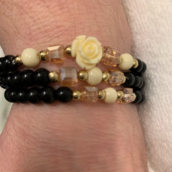 BLACK BEAD WRAP BRACELET WITH CHARMS - Picture 1 of 5